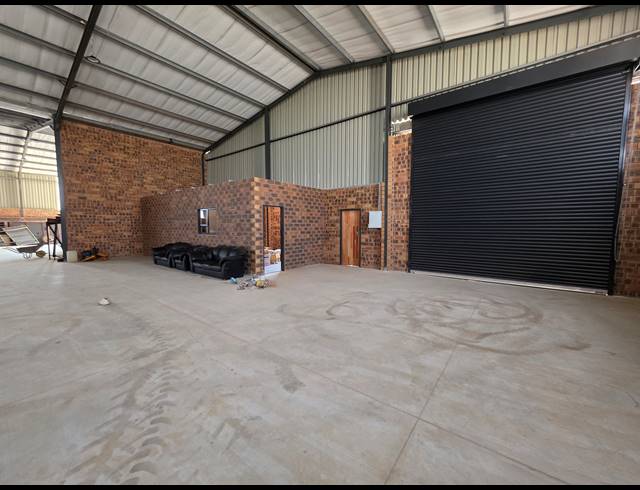 1,632M² WAREHOUSE TO LET IN AEROTON